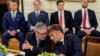 (На переднем плане) премьер-министр Великобритании Кир Стармер и президент Франции Эммануэль Макрон
